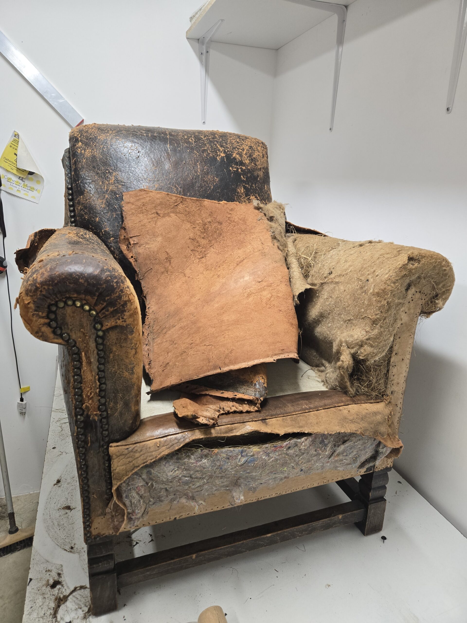 Fauteuil Club - AVANT cuir usée et craquelé